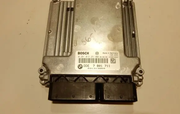 BMW 5 E60 E61 Engine control unit/module 0281013251 7801711 56105