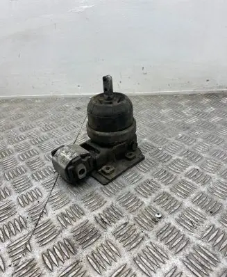 Ford Galaxy Engine mount bracket 586141