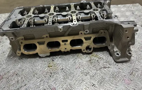 Mercedes-Benz C W206 Engine head R254016
