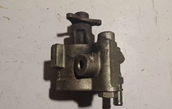 Renault Scenic I Power steering pump 7700415198 7700417308 26058572