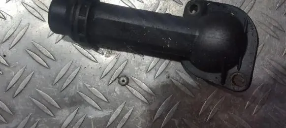 Engine coolant pipe/hose