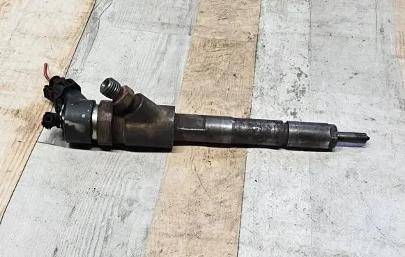 Toyota Auris 150 Fuel injector 0445110227