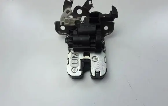 Loading door lock