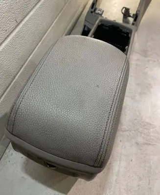 Volvo V50 Center console 8687408