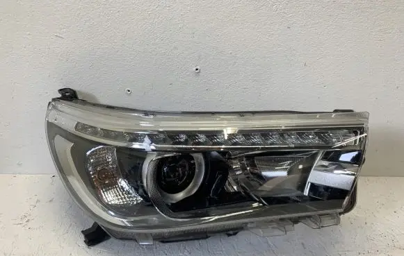 Toyota Hilux (AN120, AN130) Headlight/headlamp