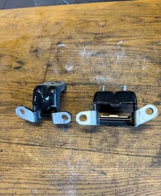 Nissan Leaf I (ZE0) Rear door hinge set 