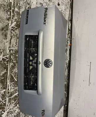 Volkswagen PASSAT B5 Tailgate/trunk/boot lid