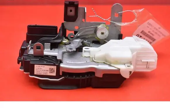 Volvo V40 Front door lock 31391823