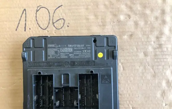 Volkswagen Golf VIII Central body control module 5WA937084AH