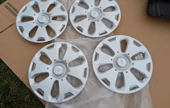 Ford Fiesta R14 wheel hub/cap/trim 8V21-1130-EA AM8A6J1A067AA