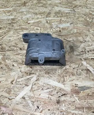 Engine mount bracket