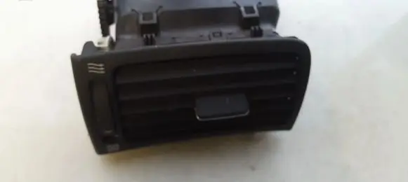 Toyota Avensis Verso Dashboard side air vent grill/cover trim