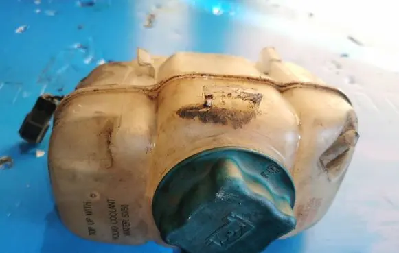 Volvo S60 Coolant expansion tank/reservoir 8634226