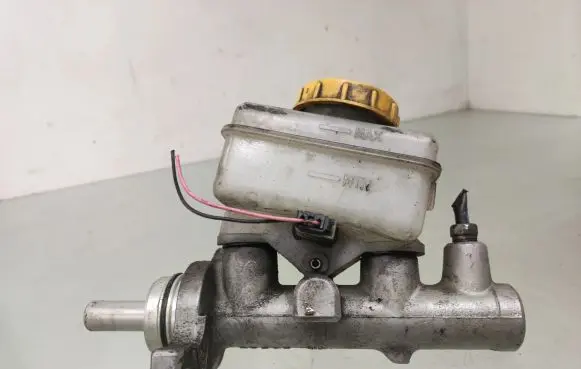 Subaru Legacy Master brake cylinder