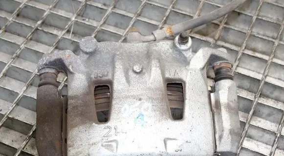 Nissan Leaf II (ZE1) Front brake caliper