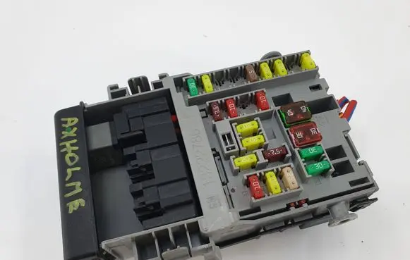 Opel Insignia A Fuse module 13222786