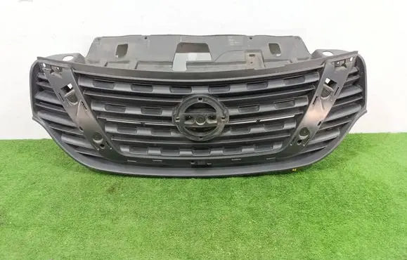 Nissan Primastar Front bumper upper radiator grill 623109057R