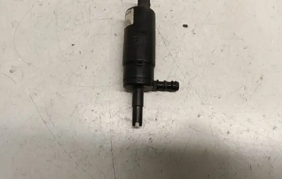BMW 5 E60 E61 Headlight washer pump 8377430