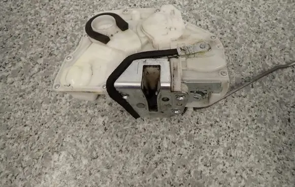 Suzuki Splash Rear door lock 