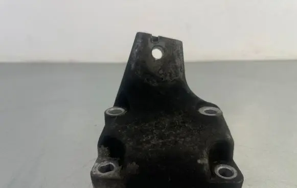 Jeep Grand Cherokee Engine mounting bracket 52124991