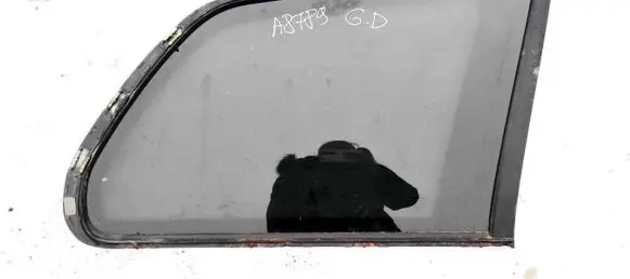 Volvo XC90 Rear side window