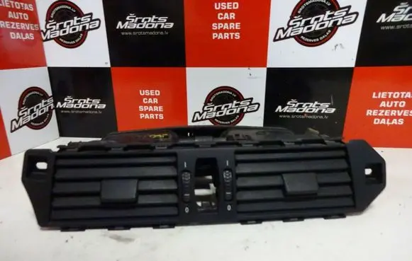 BMW 5 E60 E61 Dash center air vent grill 6910734