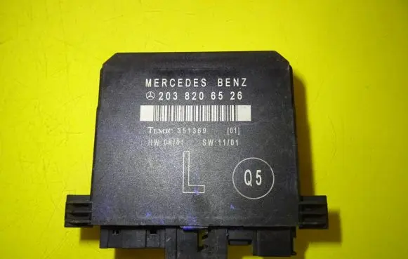 Mercedes-Benz C W203 Door control unit/module 2038206526