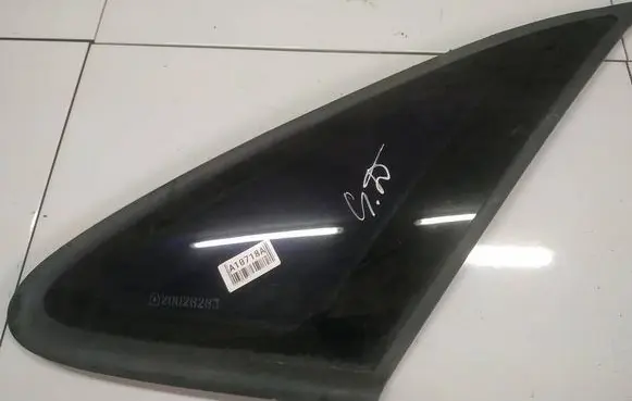 Renault Laguna I Rear side window AS2