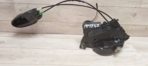 Toyota Yaris Front door lock 