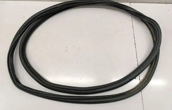 Volkswagen Multivan T7 Rear door rubber seal (on body) 