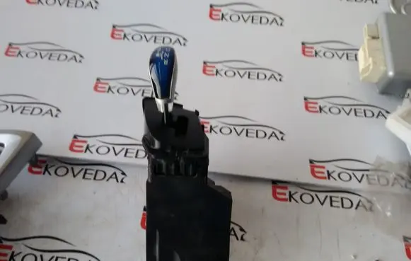Toyota Prius+ (ZVW40) Gear shifter/selector 75C803LHD