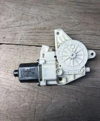 Mercedes-Benz E W212 Front door window regulator motor A2048200242 971218100