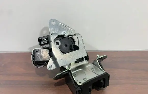 Mazda CX-5 Tailgate/trunk/boot lock/catch/latch C6728