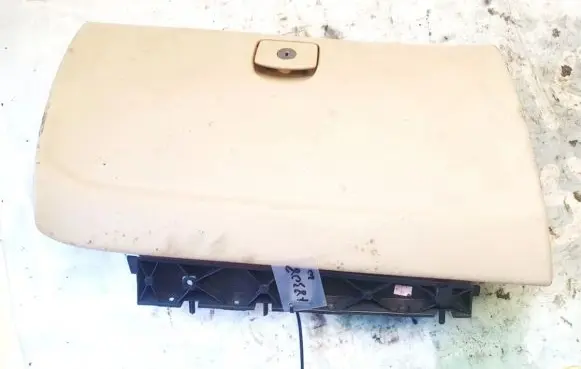 Peugeot 407 Glove box