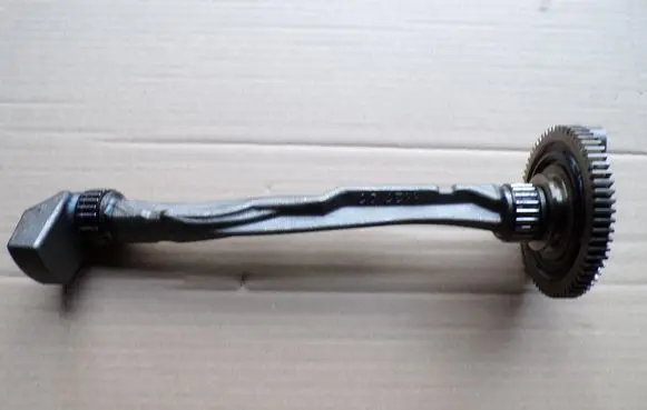 BMW 1 F20 F21 Oil pump balance shaft 7640869