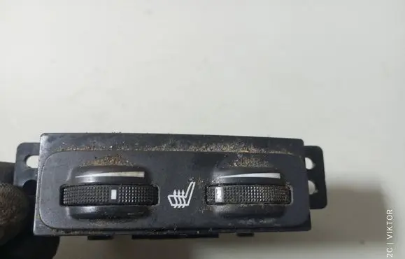 Toyota Avensis T250 Seat heating switch 453417