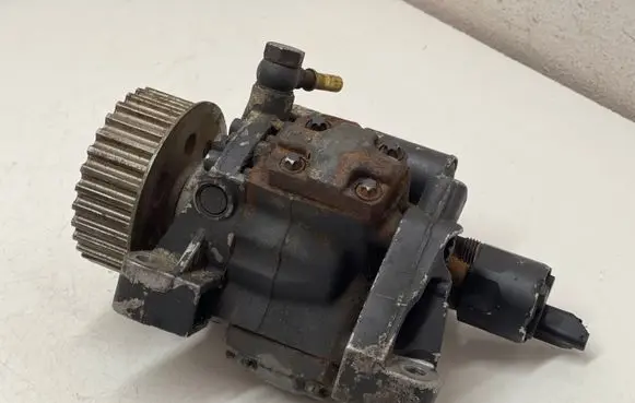 Renault Scenic II - Grand scenic II Fuel injection high pressure pump 8200663258 A2C20000754