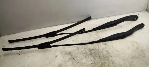 Front wiper blade arm