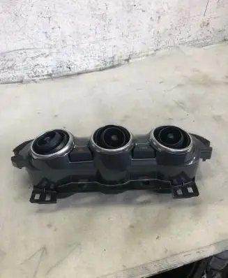 Nissan Juke II F16 Dash center air vent grill 682606pa0a