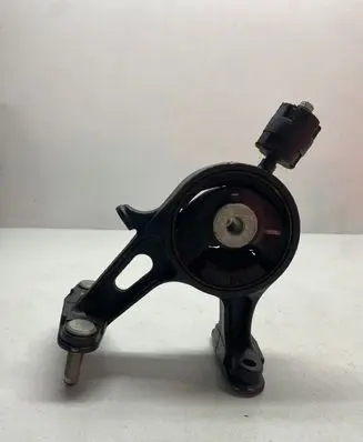 Toyota RAV 4 (XA40) Engine mount bracket