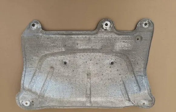 Volkswagen Golf VIII Heat shield in engine bay 5Q0825611B