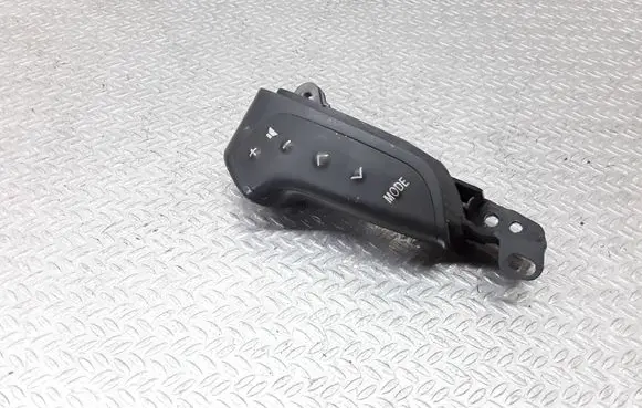 Toyota Avensis T250 Steering wheel buttons/switches 75B070