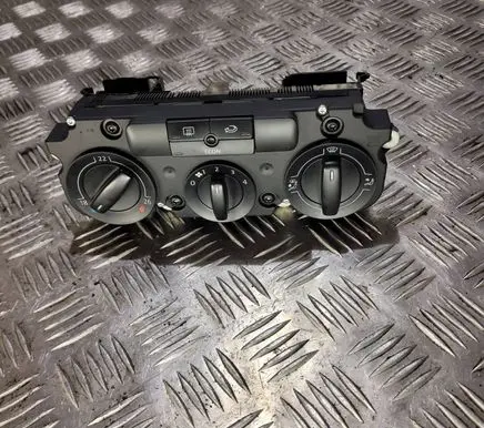 Volkswagen Golf V Climate control unit