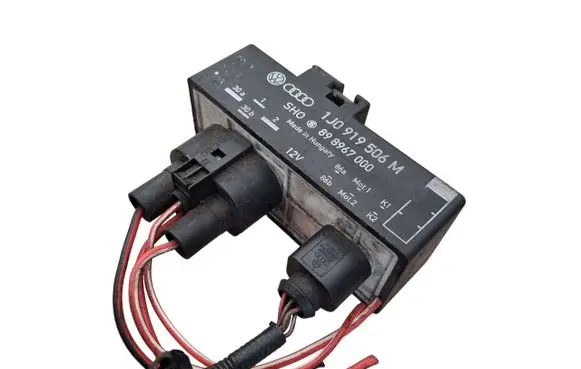 Skoda Octavia Mk2 (1Z) Coolant fan relay 1J0919506M 898967000