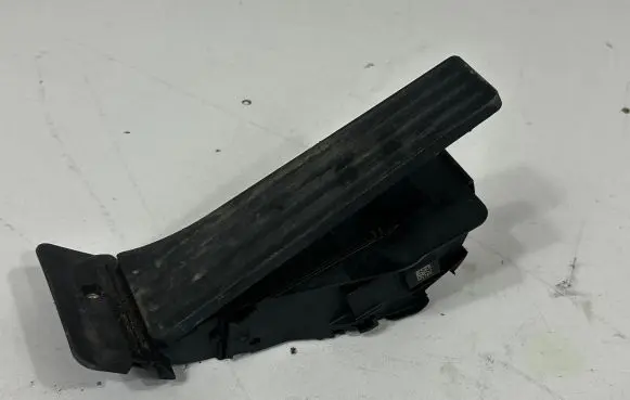 BMW iX Accelerator throttle pedal 6889823 6860000