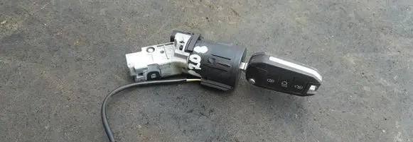 Peugeot 208 Ignition lock 9663123380