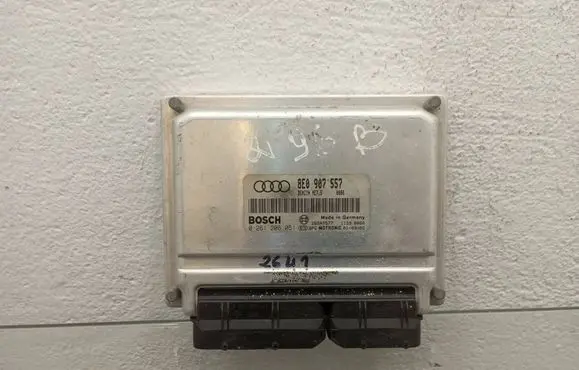 Audi A4 S4 B6 8E 8H Engine control unit/module 8E0907557 26SA7577 0261206051