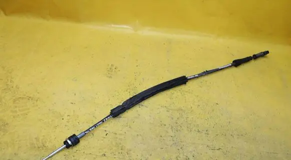 Volkswagen Touran I Gear shift cable linkage