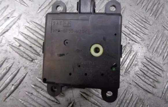 Nissan Primera A/C air flow flap actuator/motor 3C270-30850