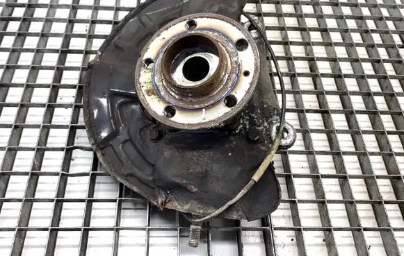 Volvo V70 Front wheel hub spindle knuckle 9461944